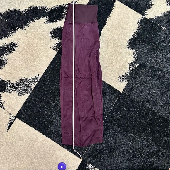 *rare* LULULEMON Tranquil Crop in Black Cherry — Wide Leg — Ankle — 6 - Picture 6 of 7